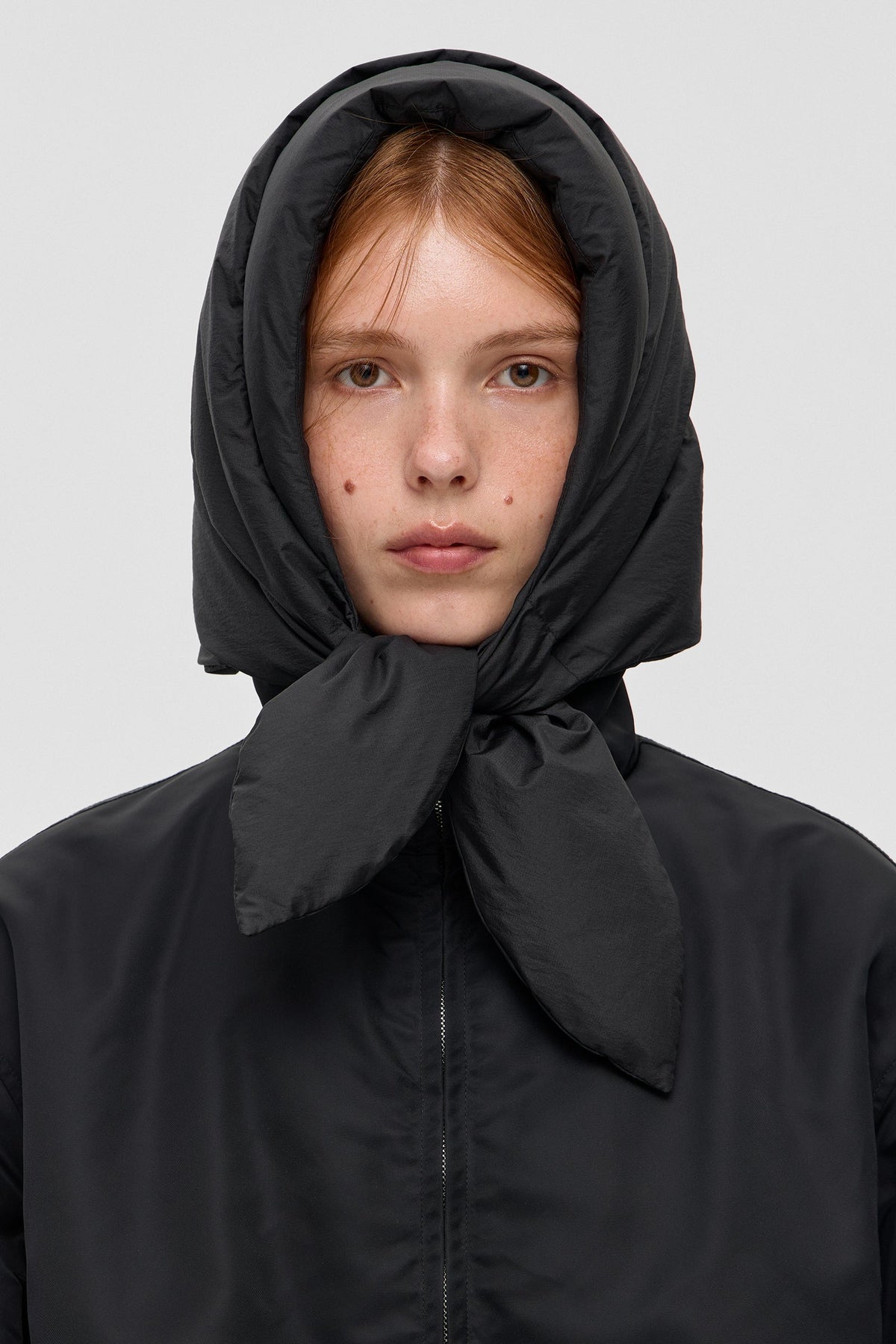 HUSTKA HOOD KISS BLACK - IENKI IENKI