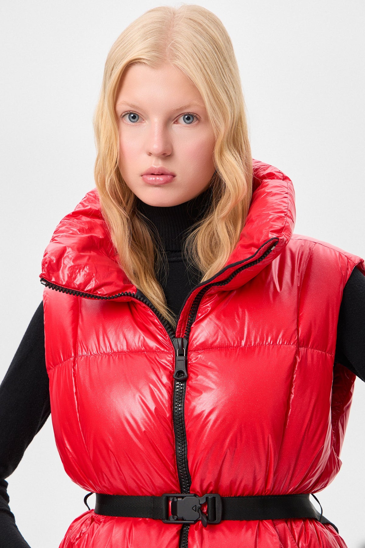 APRES SKI BELTED VEST GLITTER RED - IENKI IENKI